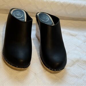 No. 6 Classic Black Leather Mules